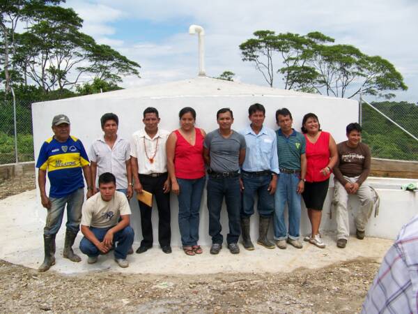 Inaguaración del sistema de agua potable con los Consejales del Gobierno de Arajuno - San José de Curaray 