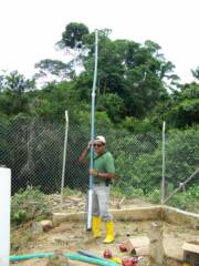 Vorbereitung der Installation einer Photovoltaikpumpe - San José de Curaray