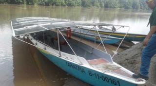 Achuar cuentan con una canoa solar embarcacion barco